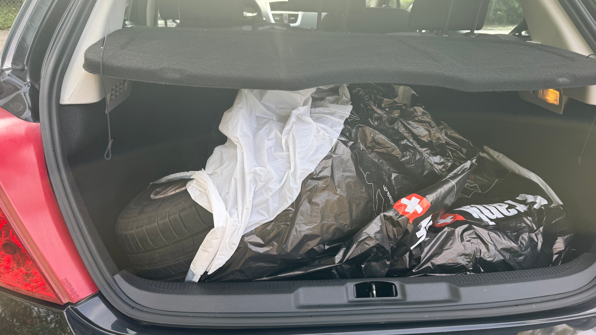 PEUGEOT 207 1.4 16V Swiss Edition-image-9