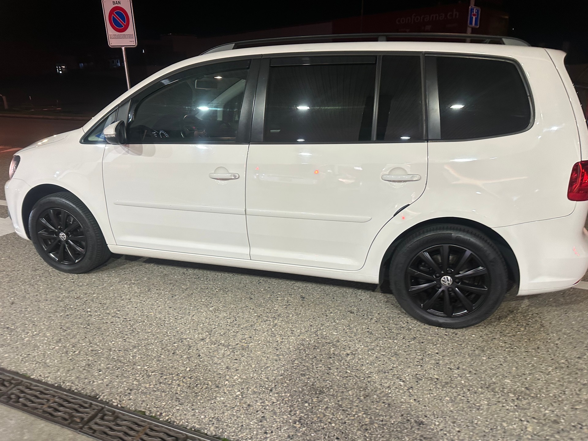 VW Touran 2.0 TDI Comfortline DSG-image-3