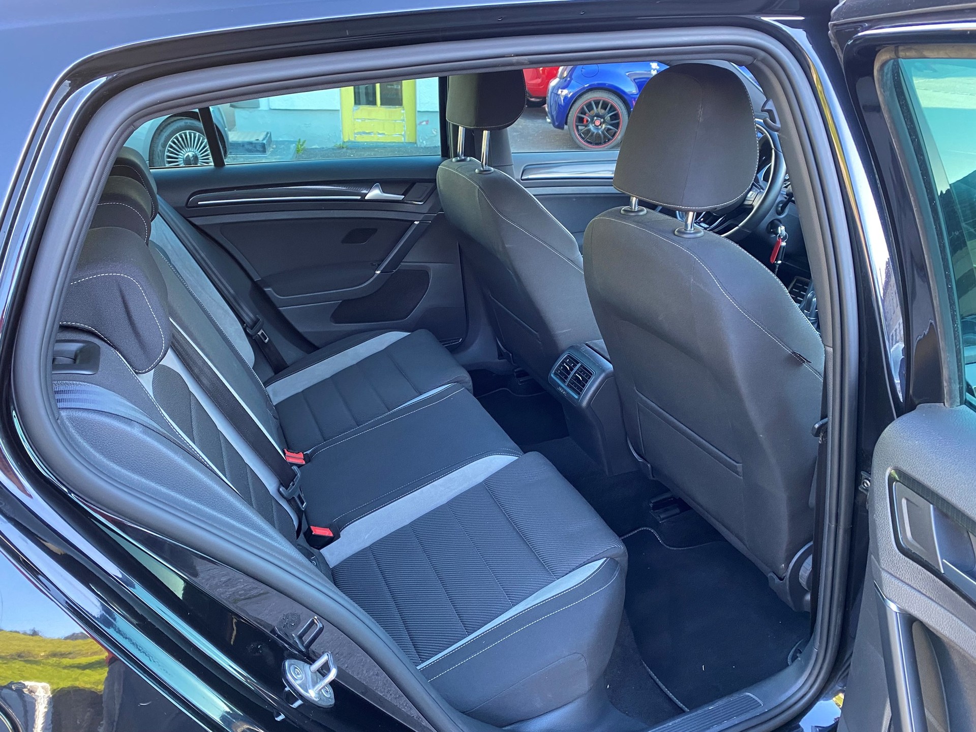 VW Golf 2.0 TSI R 4Motion DSG-image-9