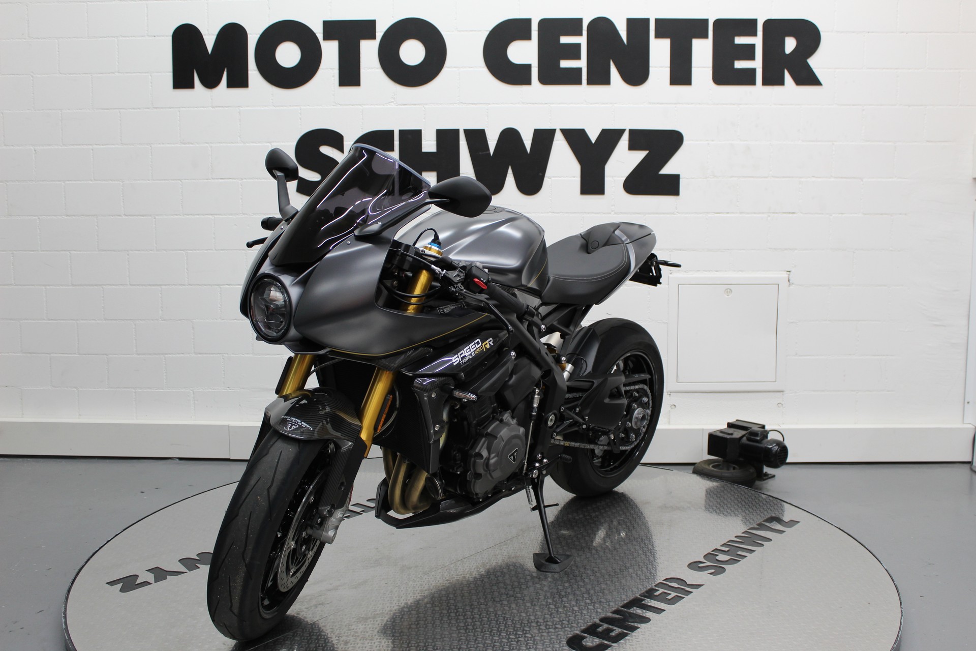 TRIUMPH Speed Triple 1200 RR-showroom-element-2