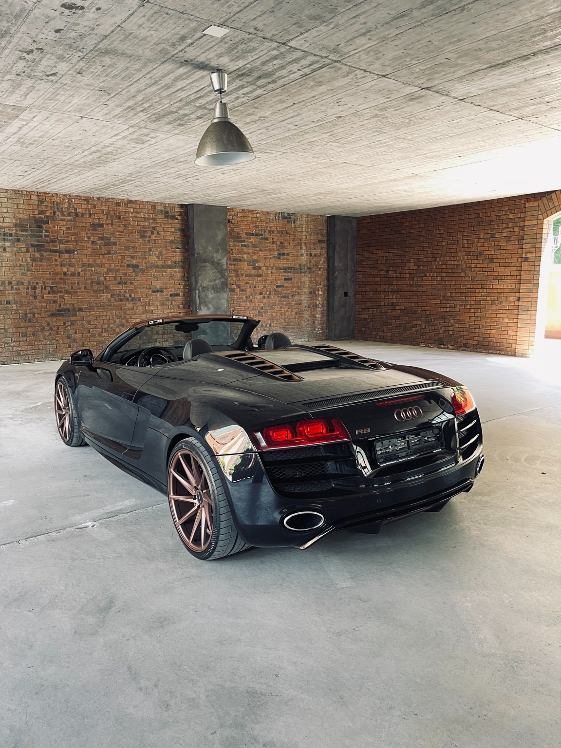 AUDI R8 Spyder 5.2 R-Tronic-image-4