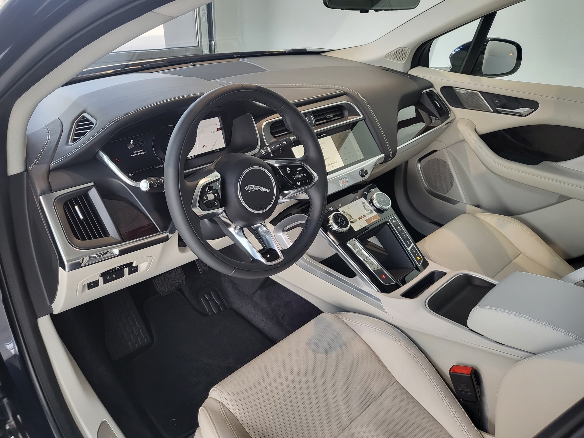JAGUAR I-Pace EV400 HSE AWD-showroom-element-3