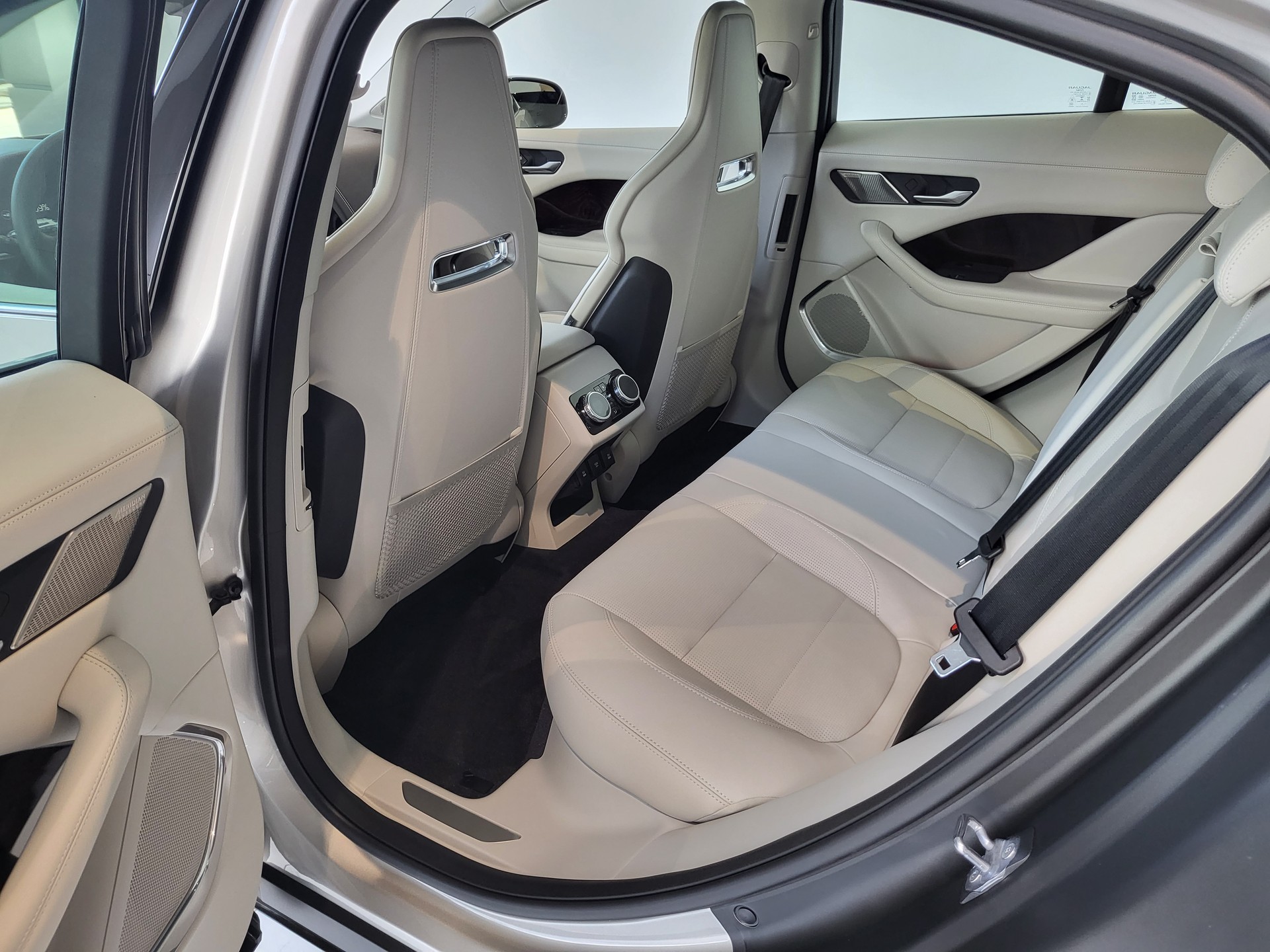 JAGUAR I-Pace EV400 HSE AWD-image-5