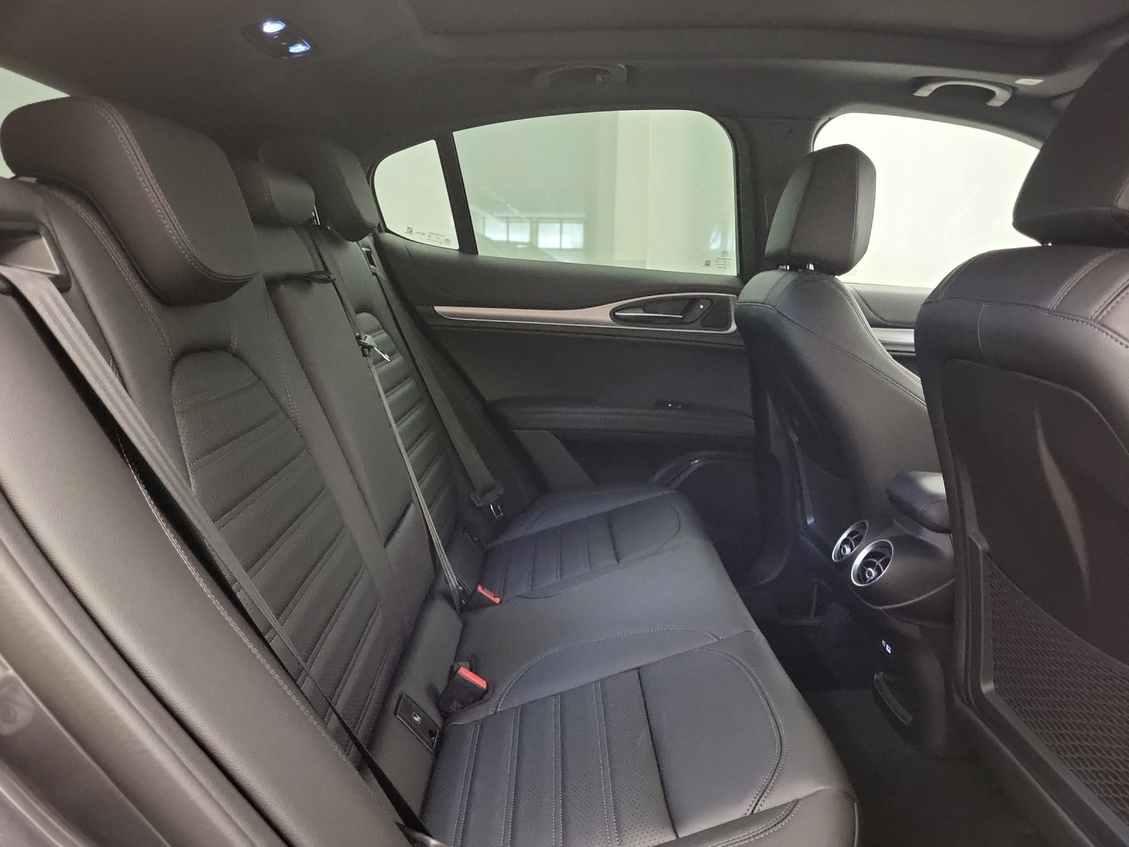ALFA ROMEO Stelvio 2.0 Q4 280 Veloce-image-8