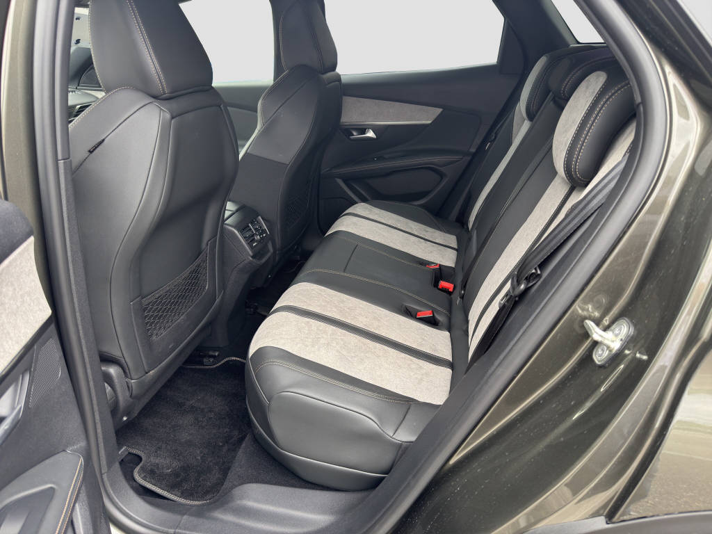 PEUGEOT 3008 1.6 Plug-in Hybrid4 GT-image-10