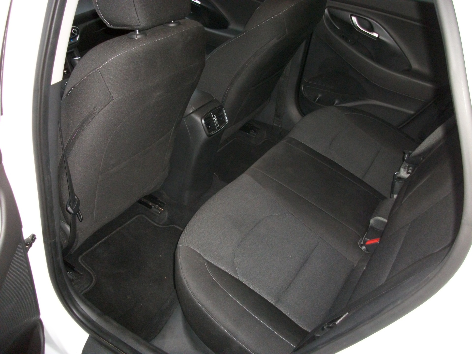 HYUNDAI i30 Wagon 1.5 T-GDi Amplia 48V MH DCT-image-7