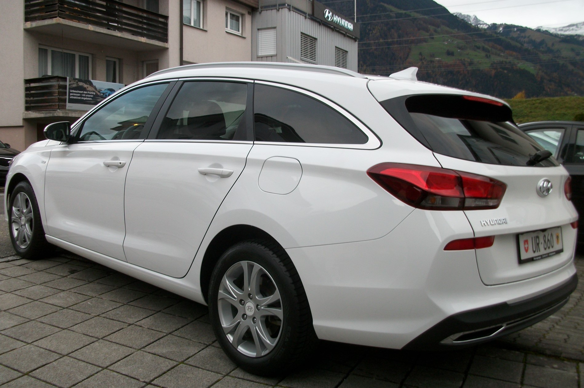 HYUNDAI i30 Wagon 1.5 T-GDi Amplia 48V MH DCT-image-3