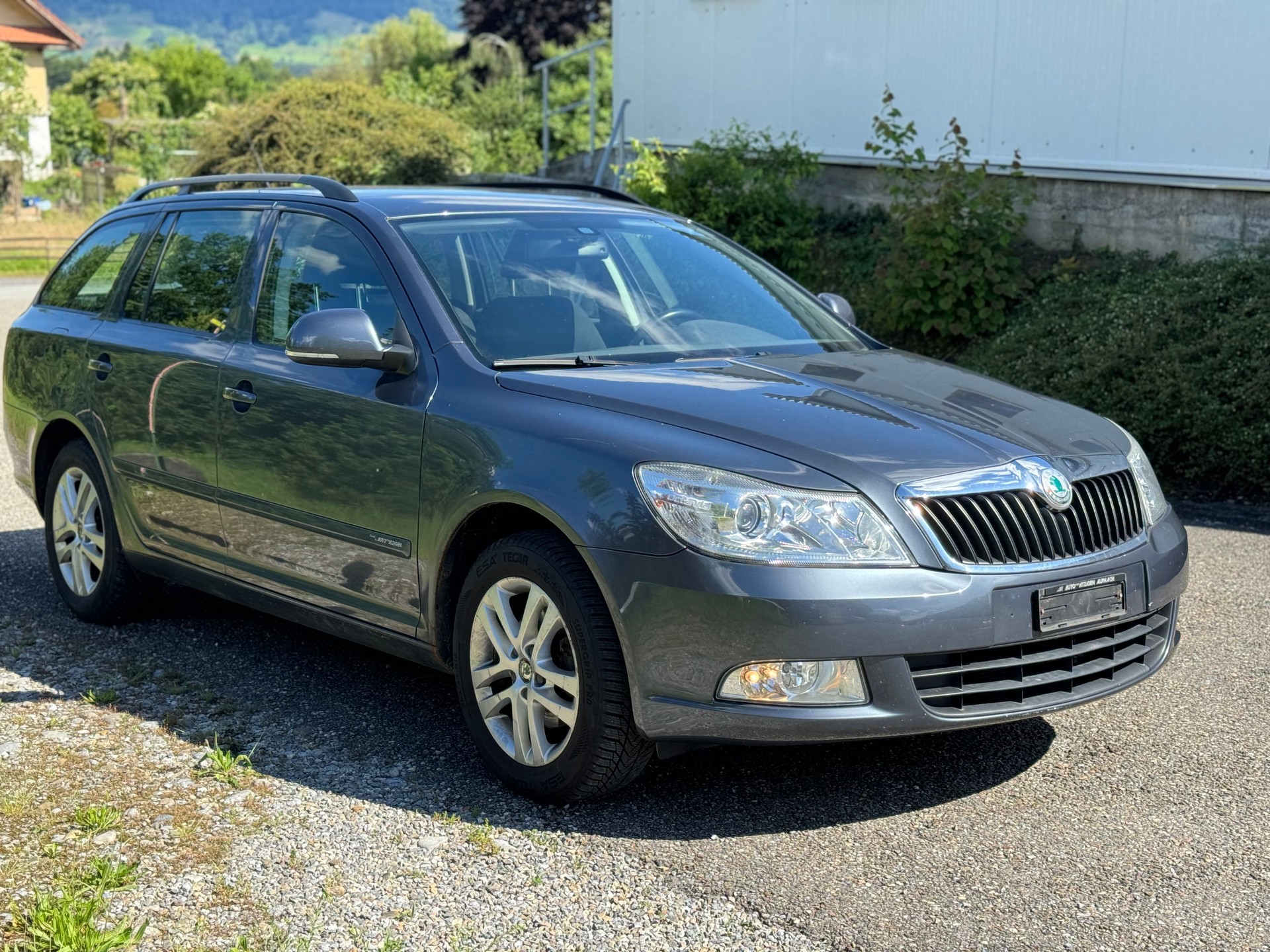 SKODA Octavia Combi 1.8 TSI Adventure 4x4-image-2