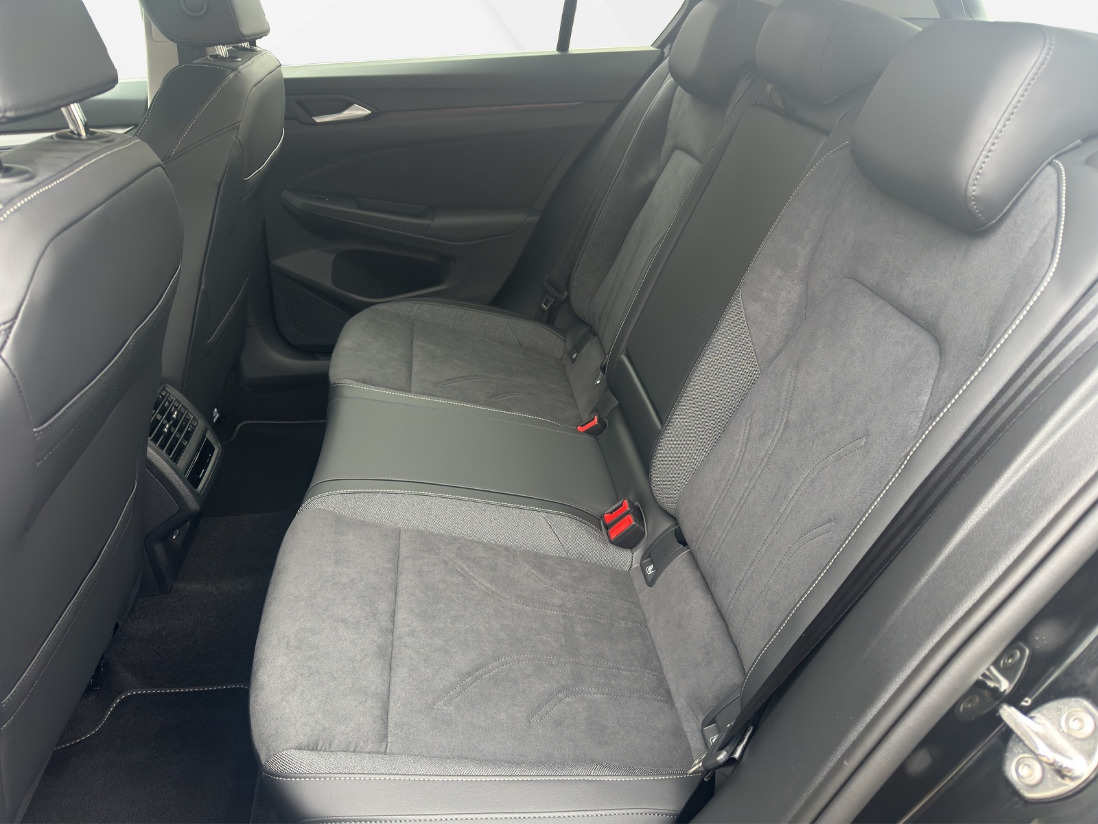 VW Golf 1.4 TSI PHEV Style-image-10
