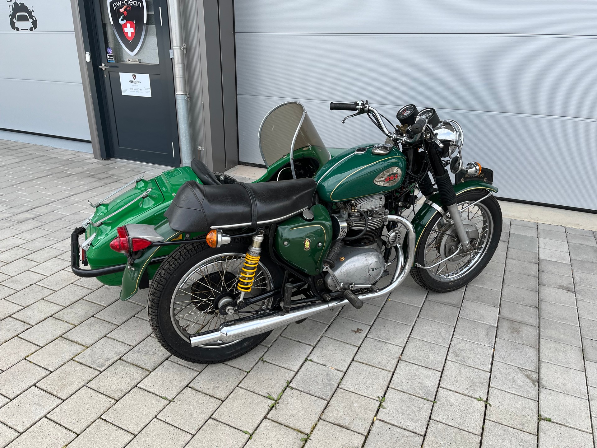 BSA A65 Lightning-showroom-element-1
