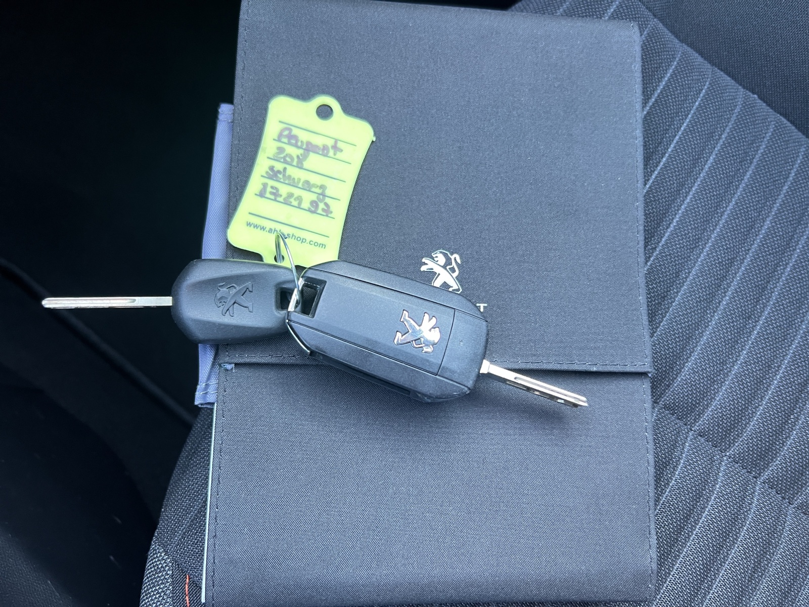 PEUGEOT 208 1.2 PureTech Active Pack-image-24