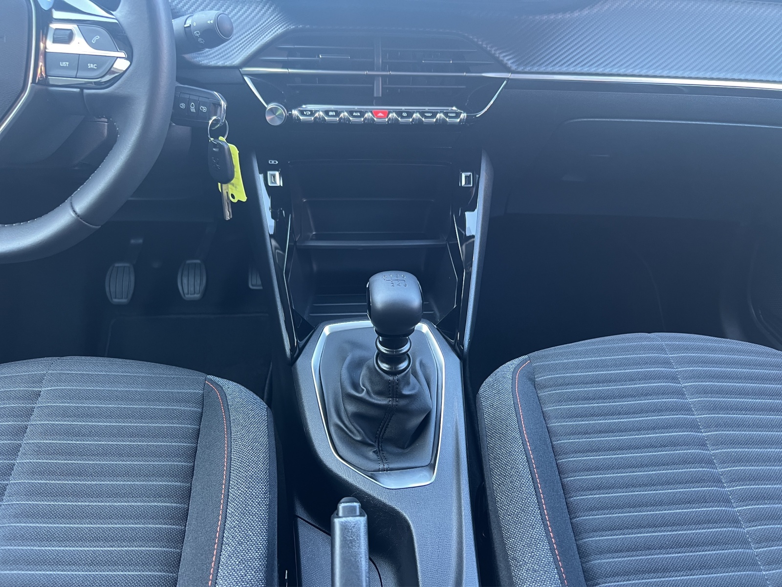 PEUGEOT 208 1.2 PureTech Active Pack-image-12