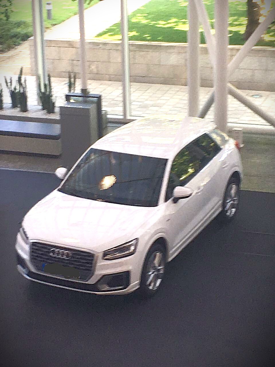 AUDI Q2 TFSI ultra S line | 1. Hand | Frisch MFK 07/2026 | 8-fach Alus-image-2