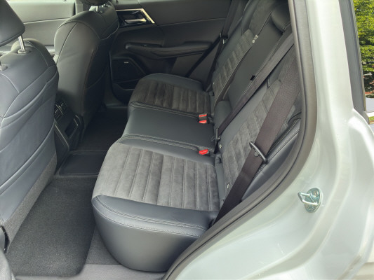 MITSUBISHI Outlander PHEV Invite 4WD-image-8
