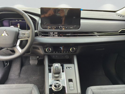 MITSUBISHI Outlander PHEV Invite 4WD-image-6