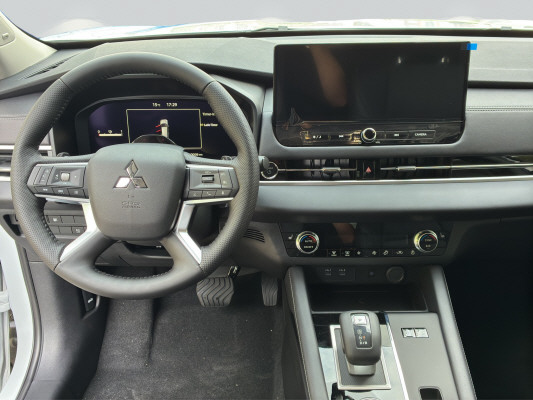 MITSUBISHI Outlander PHEV Invite 4WD-image-5