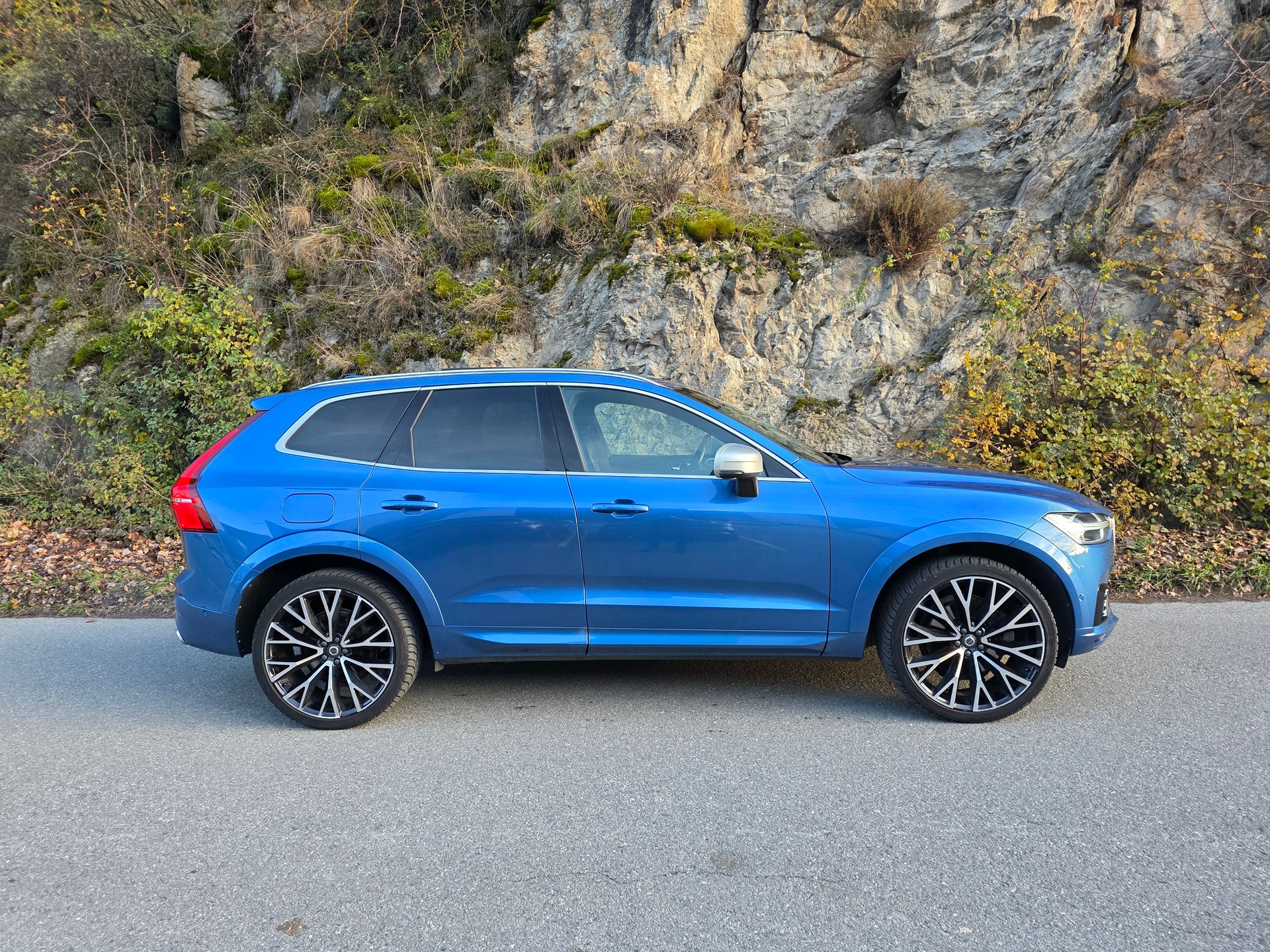 VOLVO XC60 T8 eAWD R-Design Geartronic-image-4