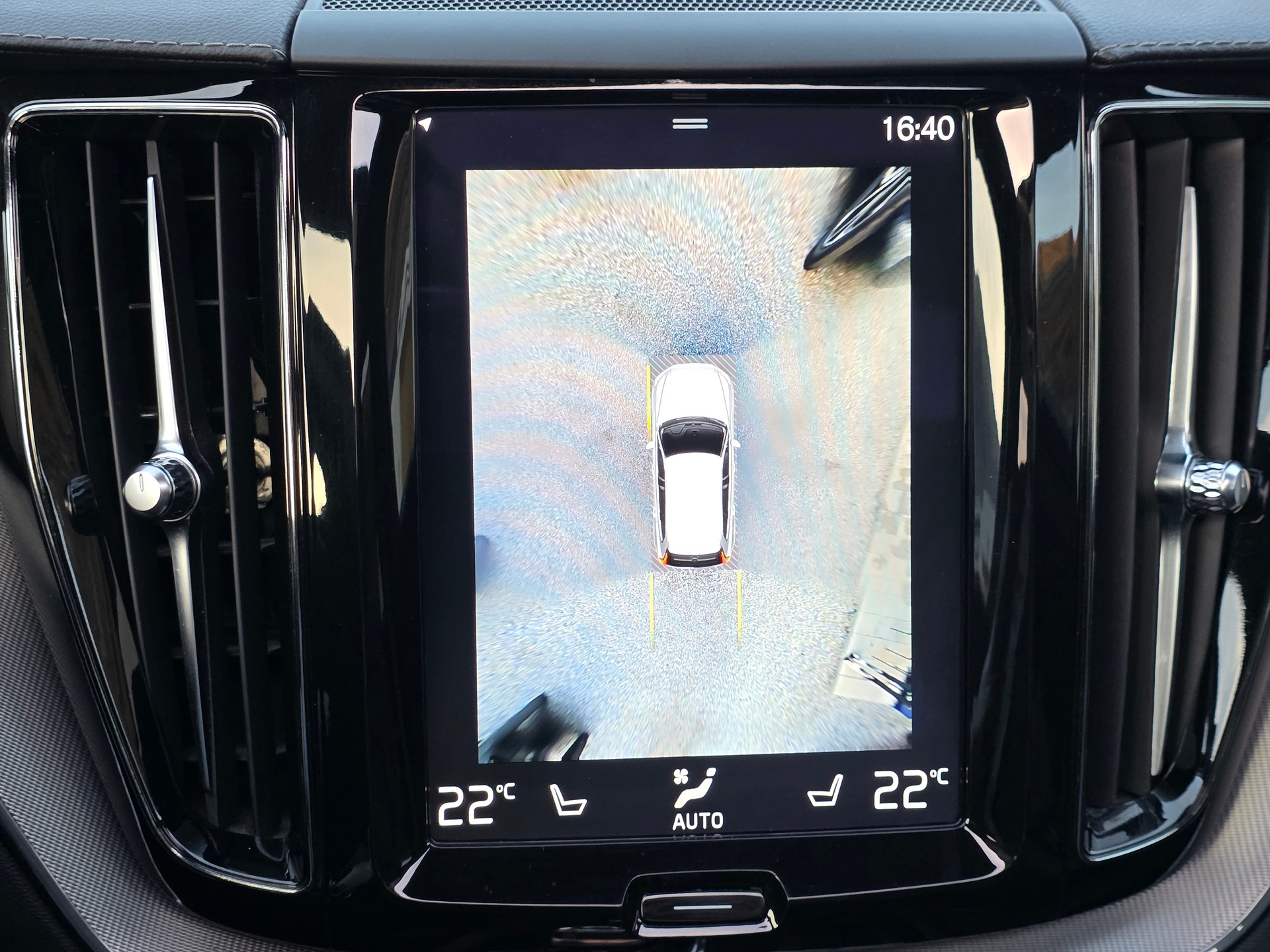 VOLVO XC60 T8 eAWD R-Design Geartronic-image-12