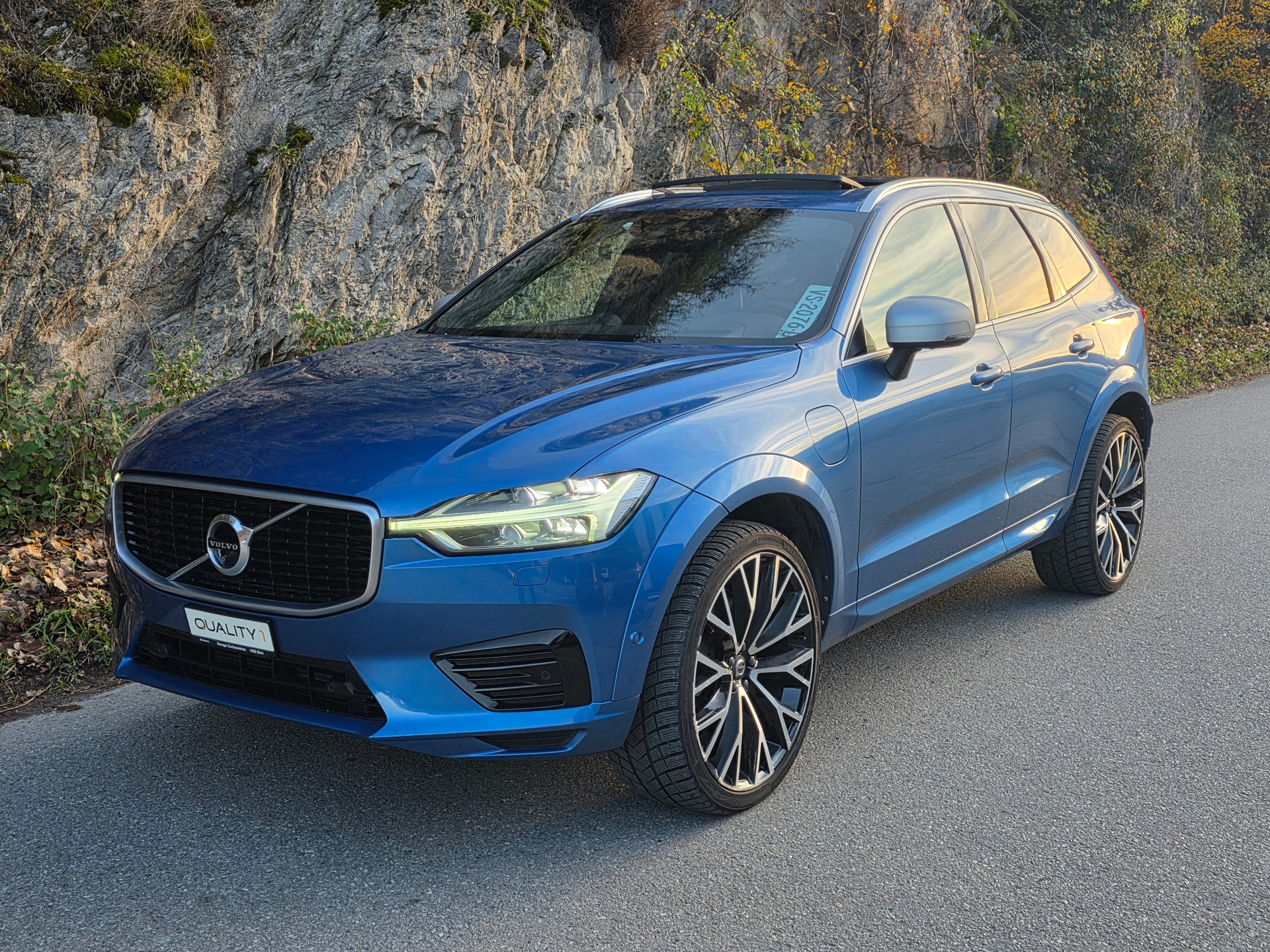 VOLVO XC60 T8 eAWD R-Design Geartronic-image-0