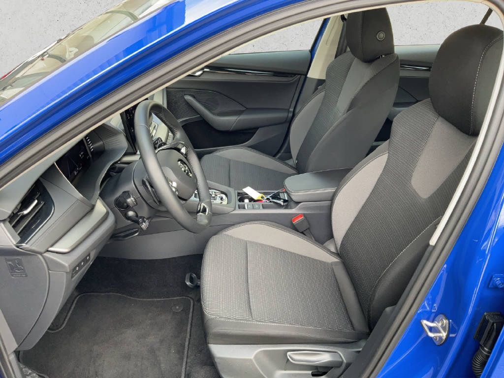 SKODA Octavia Combi 2.0 TDI Ambition DSG-image-8