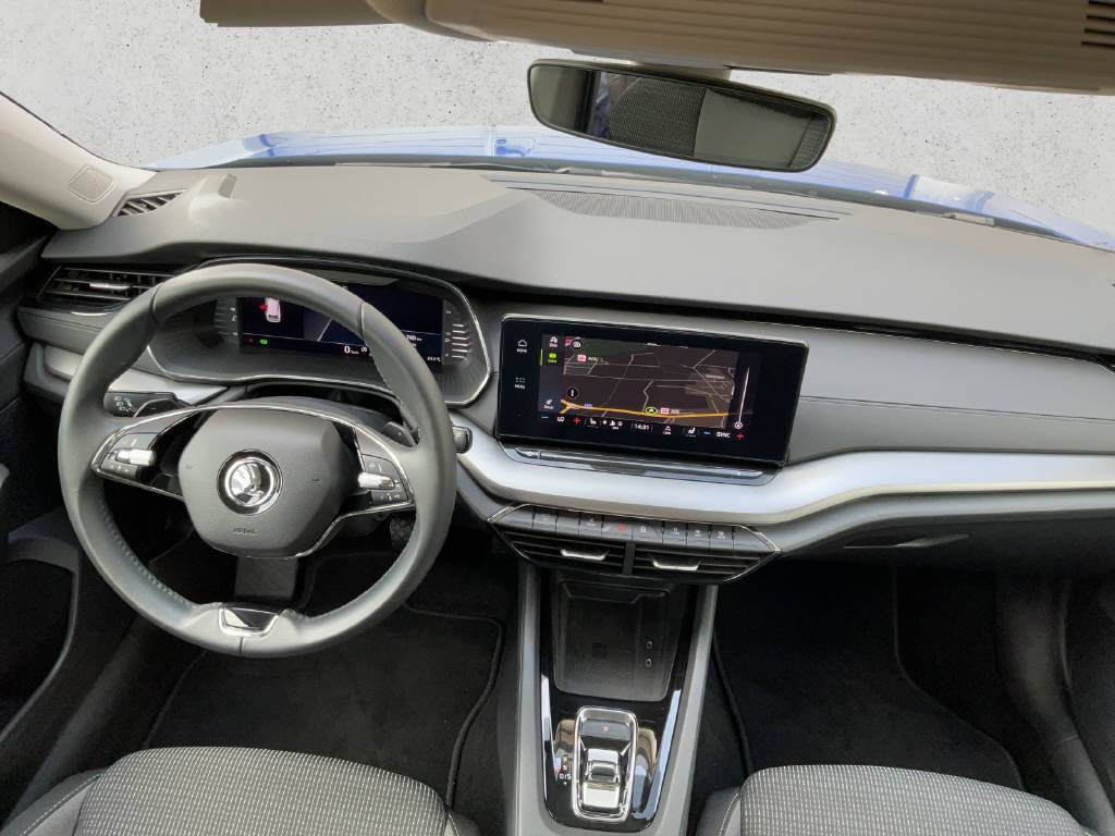 SKODA Octavia Combi 2.0 TDI Ambition DSG-image-12