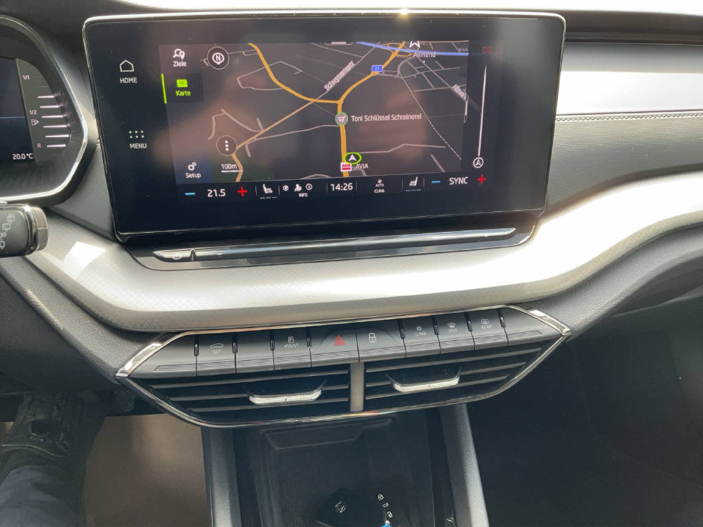 SKODA Octavia Combi 2.0 TDI Ambition DSG-image-11
