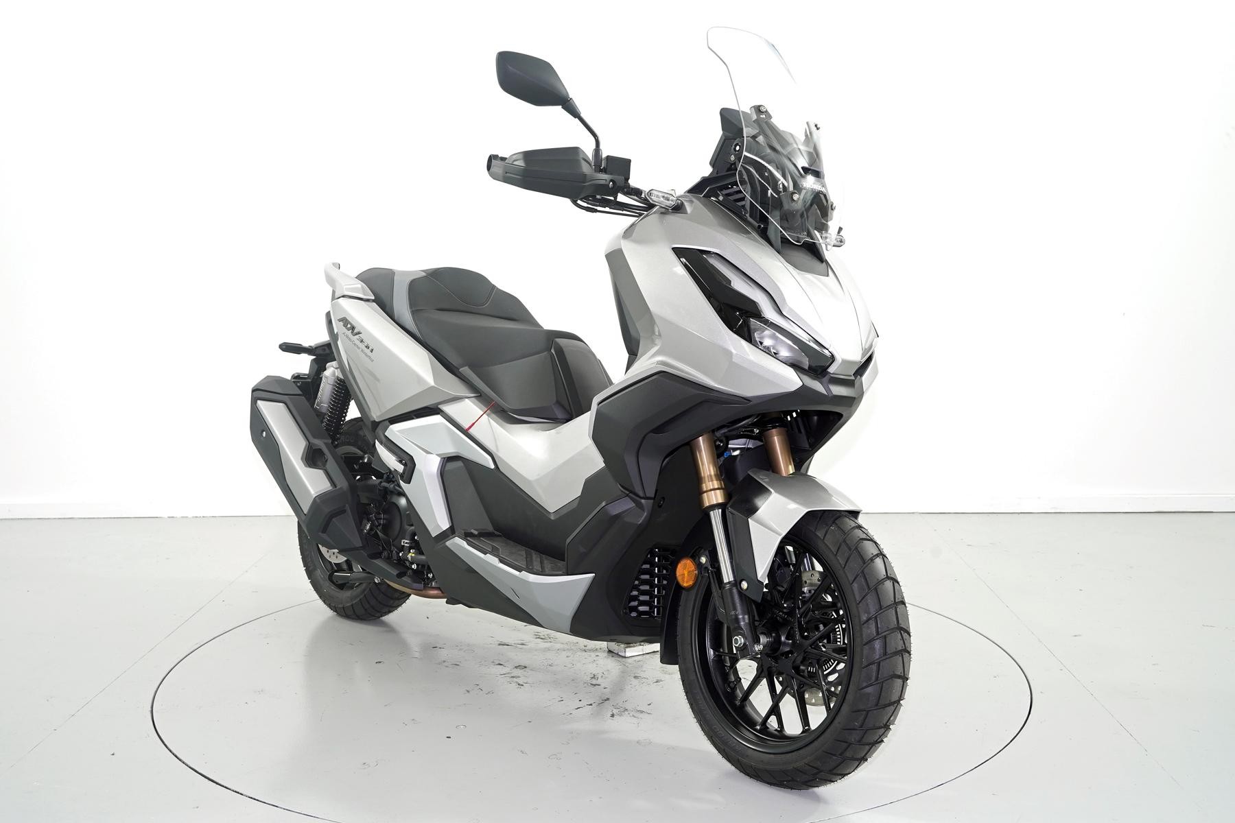 HONDA ADV 350-showroom-element-1