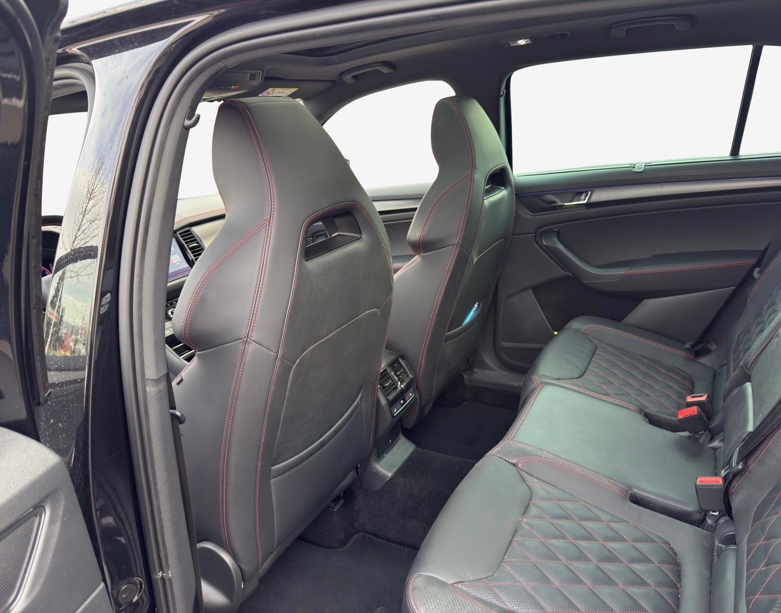 SKODA Kodiaq 2.0 TSI 4x4 RS-image-12