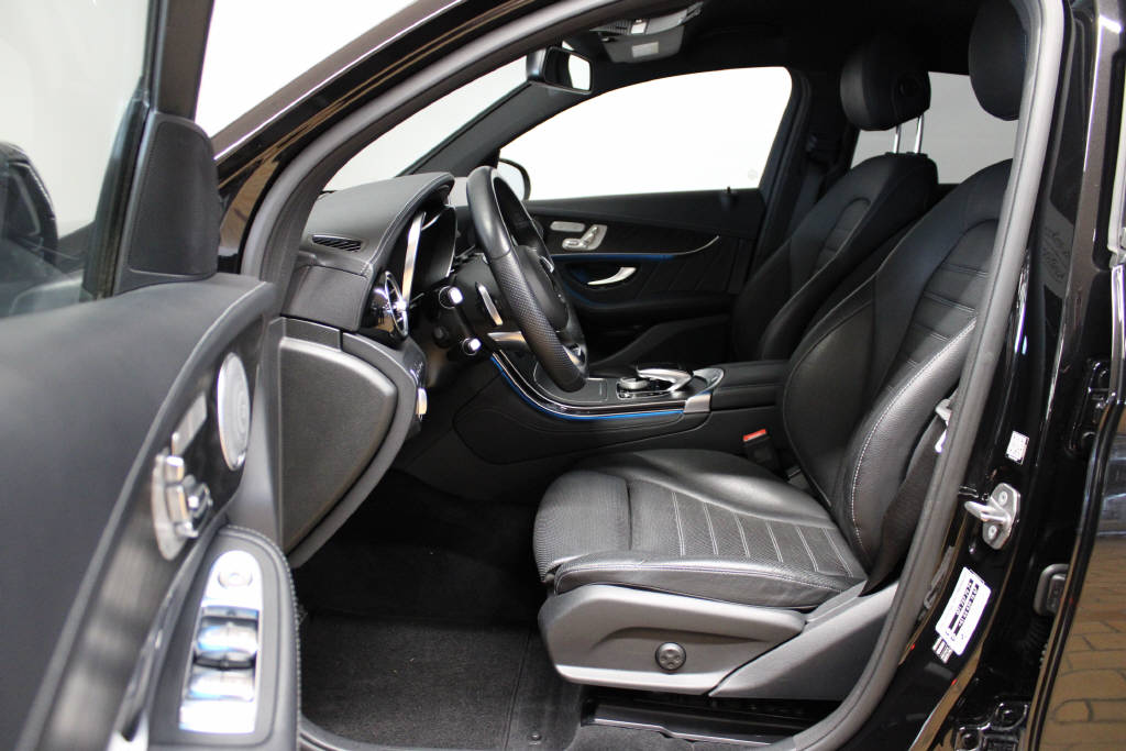 MERCEDES-BENZ GLC 300 4Matic AMG Line Coupé-image-3