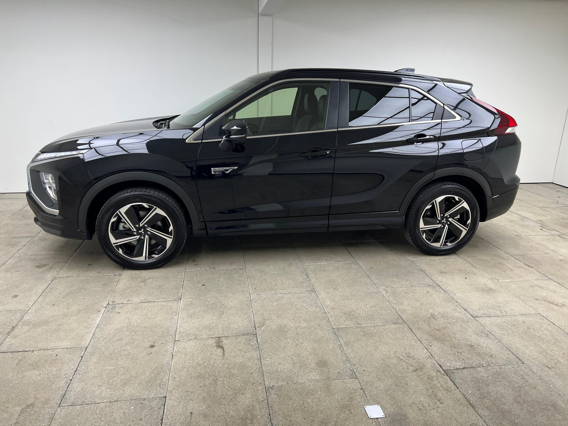 MITSUBISHI Eclipse Cross 2.4 PHEV Intense 4x4 / Jetzt mit attraktivem 1.99% Leasing-image-2