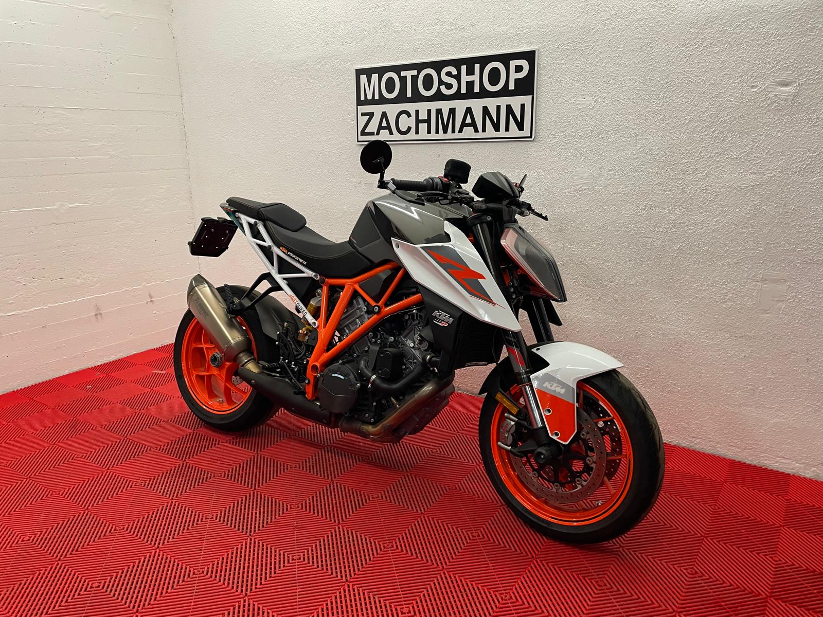 KTM 1290 Super Duke R-showroom-element-1