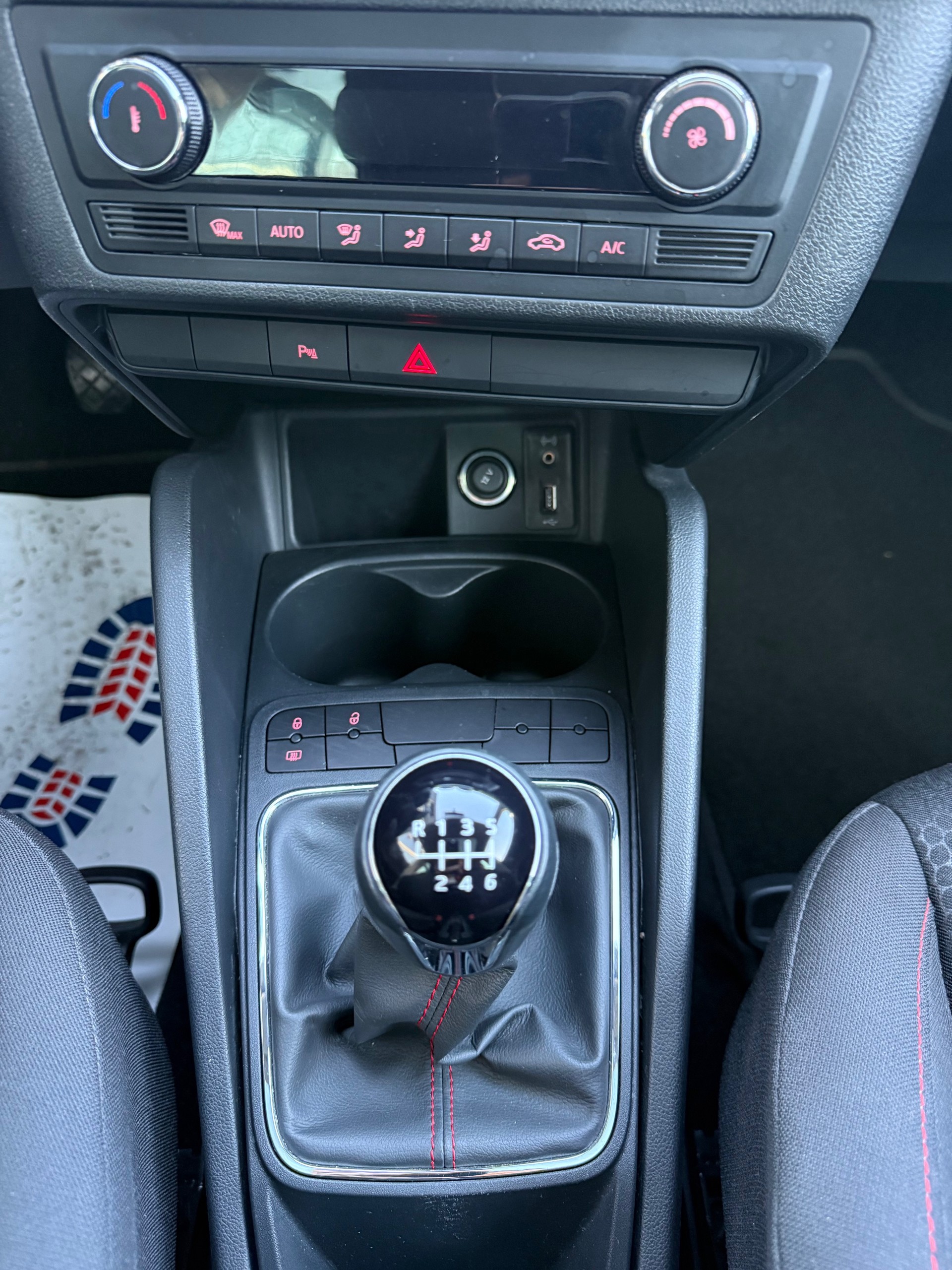 SEAT Ibiza ST 1.2 TSI FR-image-13