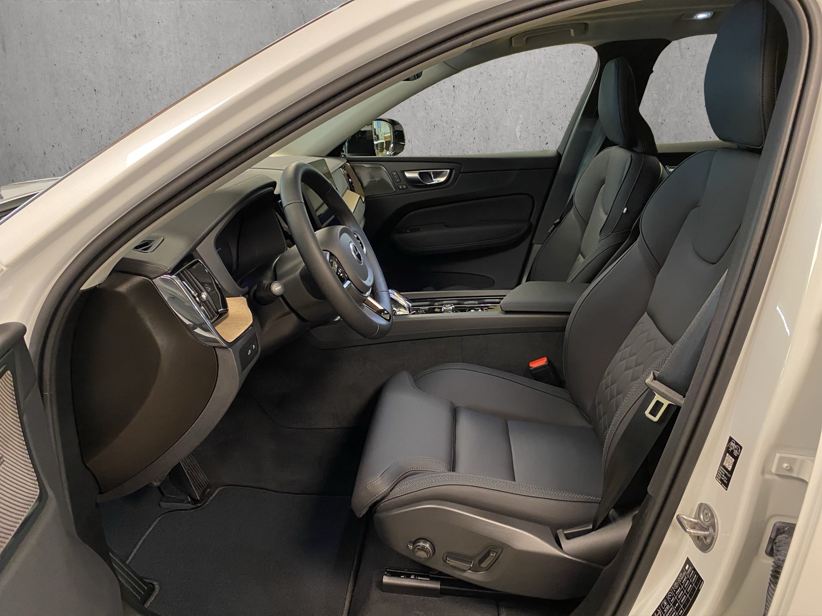 VOLVO XC60 T8 eAWD PluginHybrid Ultra Dark Geartronic-image-7