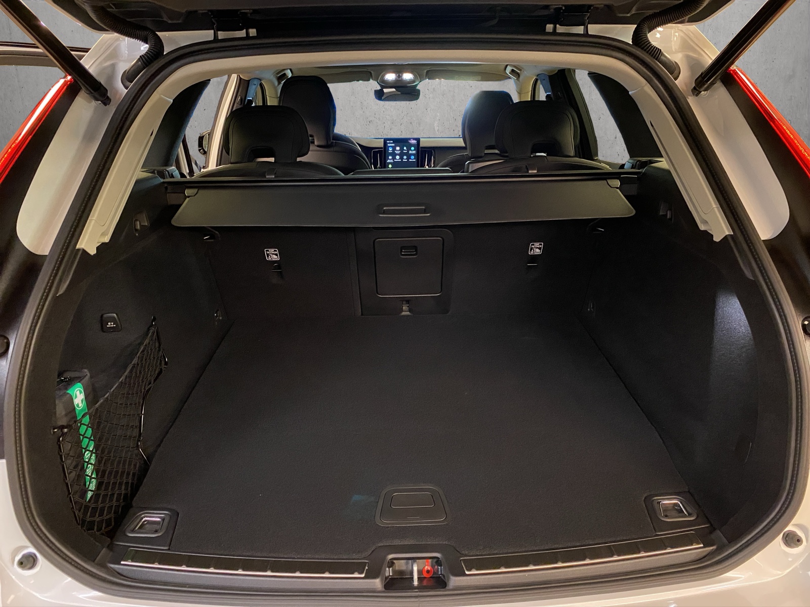 VOLVO XC60 T8 eAWD PluginHybrid Ultra Dark Geartronic-image-13