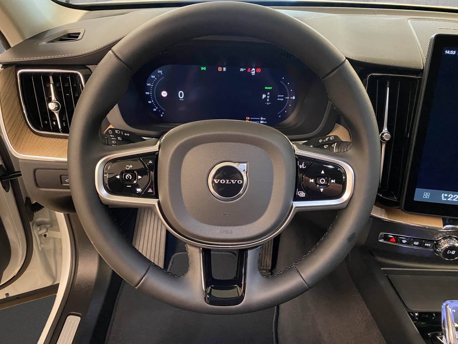 VOLVO XC60 T8 eAWD PluginHybrid Ultra Dark Geartronic-image-9