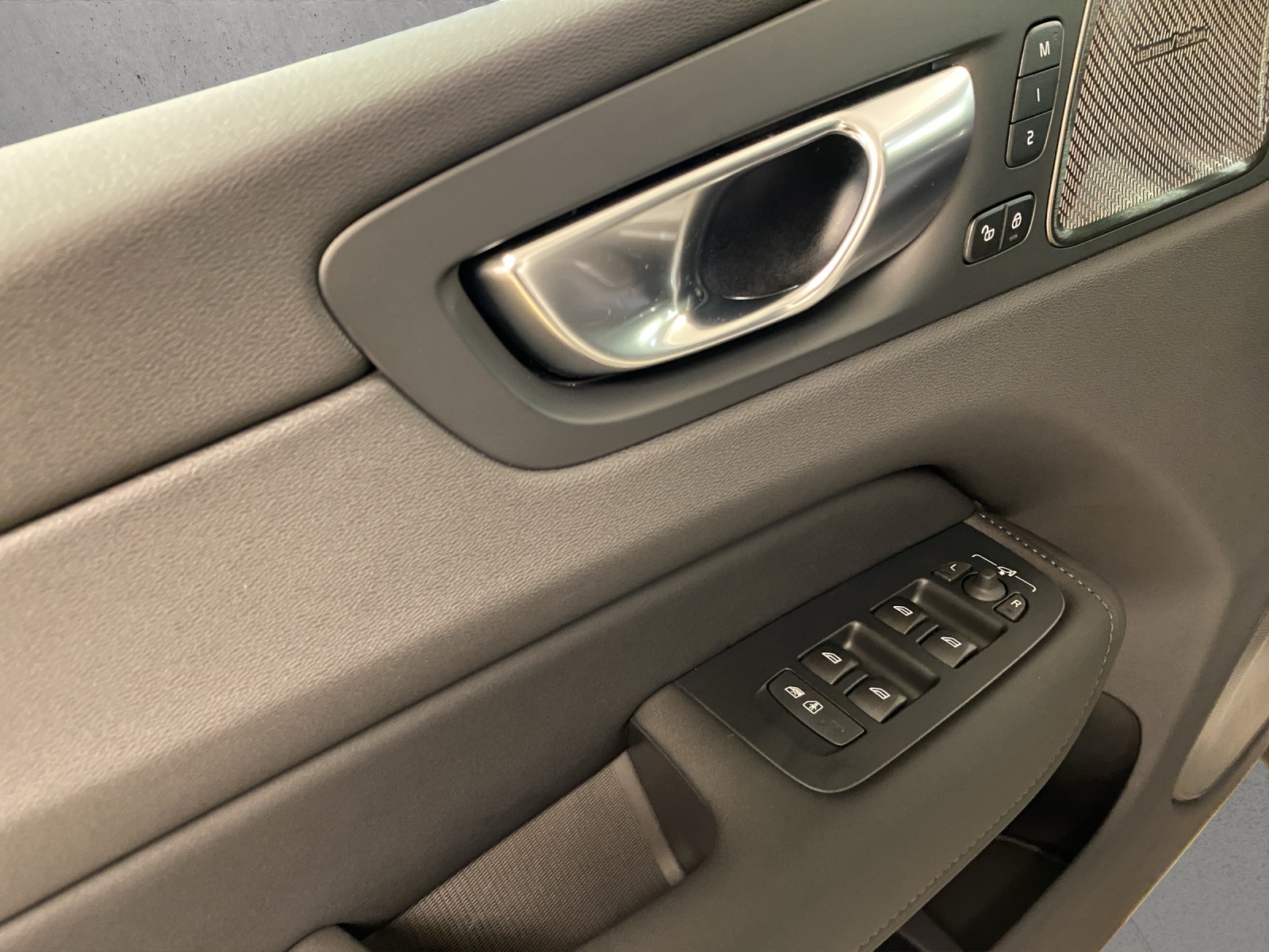 VOLVO XC60 T8 eAWD PluginHybrid Ultra Dark Geartronic-image-8