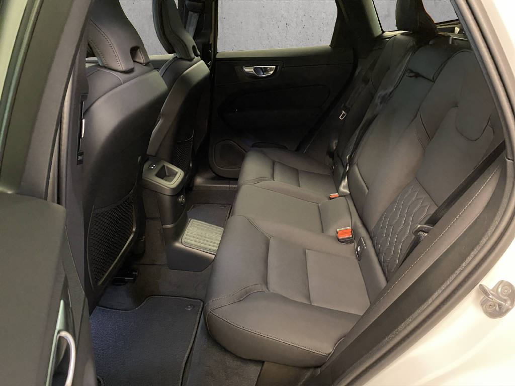 VOLVO XC60 T8 eAWD PluginHybrid Ultra Dark Geartronic-image-12