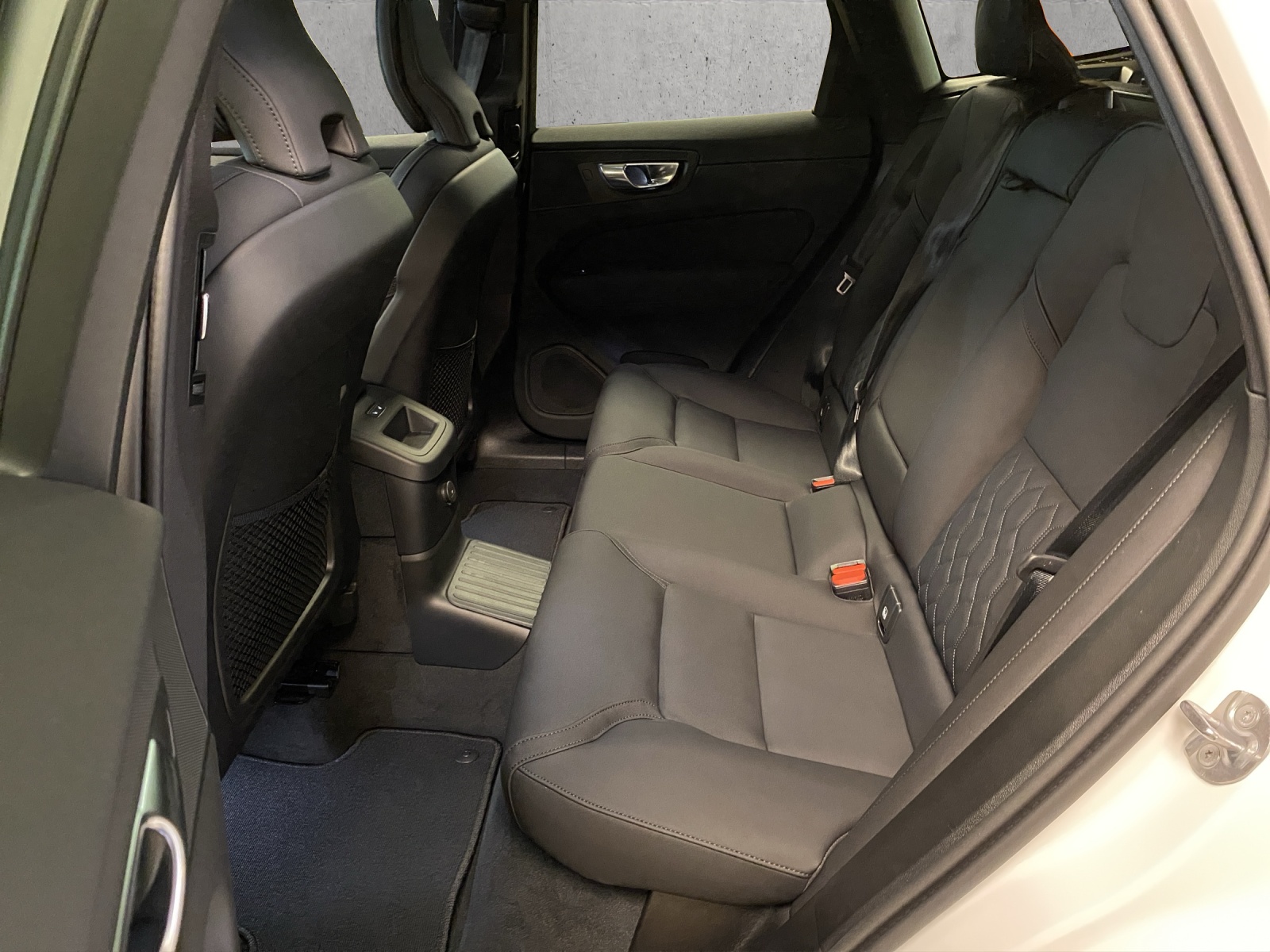 VOLVO XC60 T8 eAWD PluginHybrid Ultra Dark Geartronic-image-12
