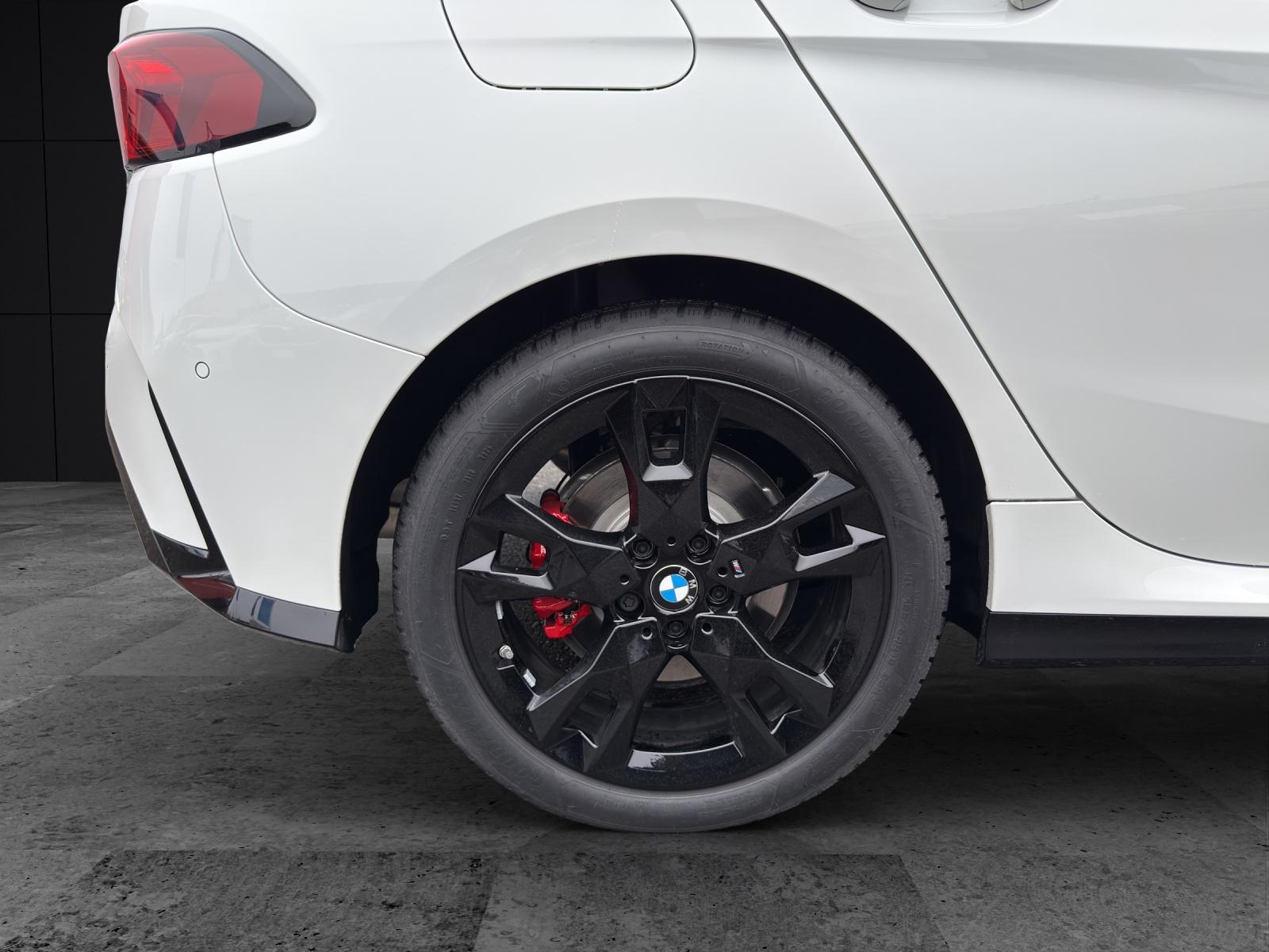BMW 120i-image-8