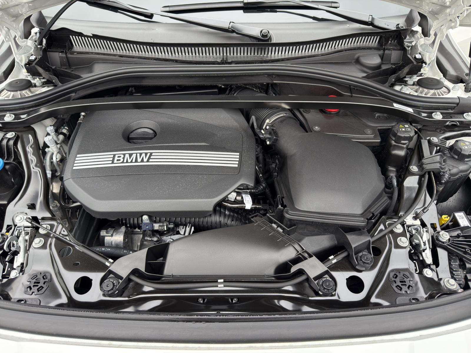 BMW 120i-image-19