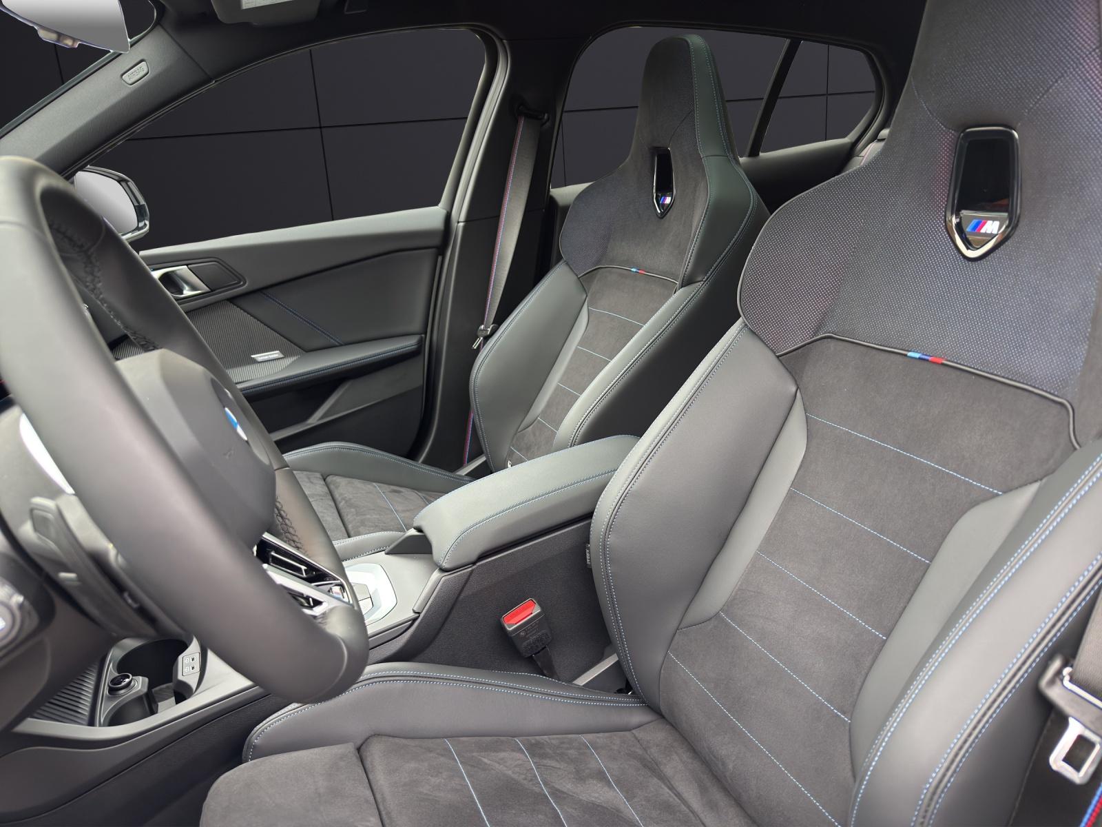 BMW 120i-image-1