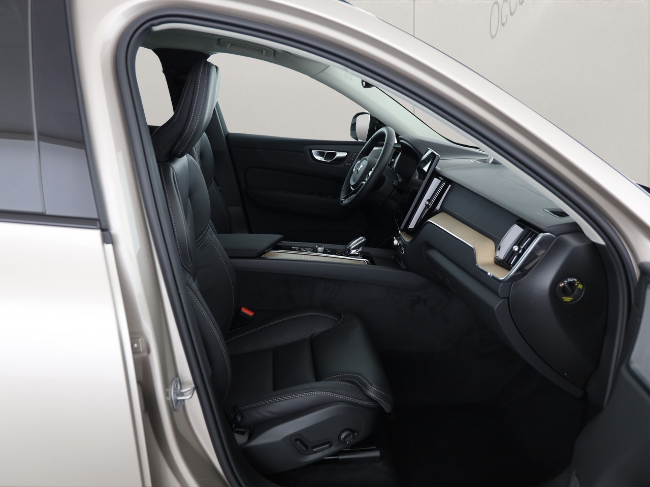 VOLVO XC60 2.0 T8 TE Ultra Dark eAWD-image-8