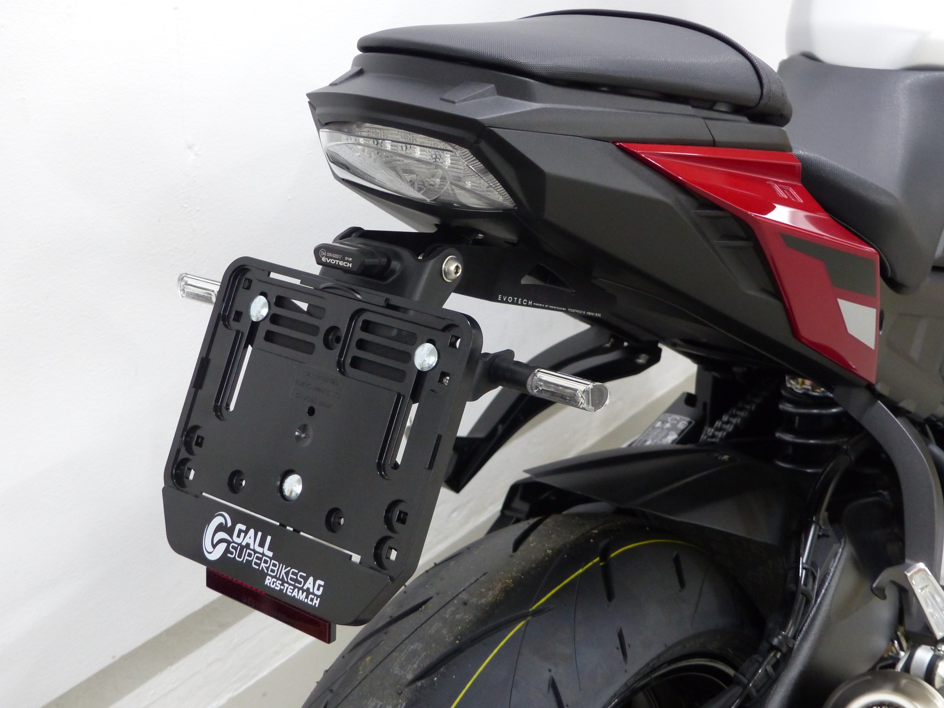 SUZUKI GSX-S 950 ABS 35kW mit Zubehör-showroom-element-2
