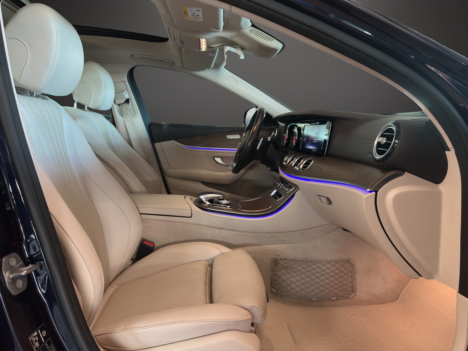 MERCEDES-BENZ E 350 d Exclusive 4Matic-image-10