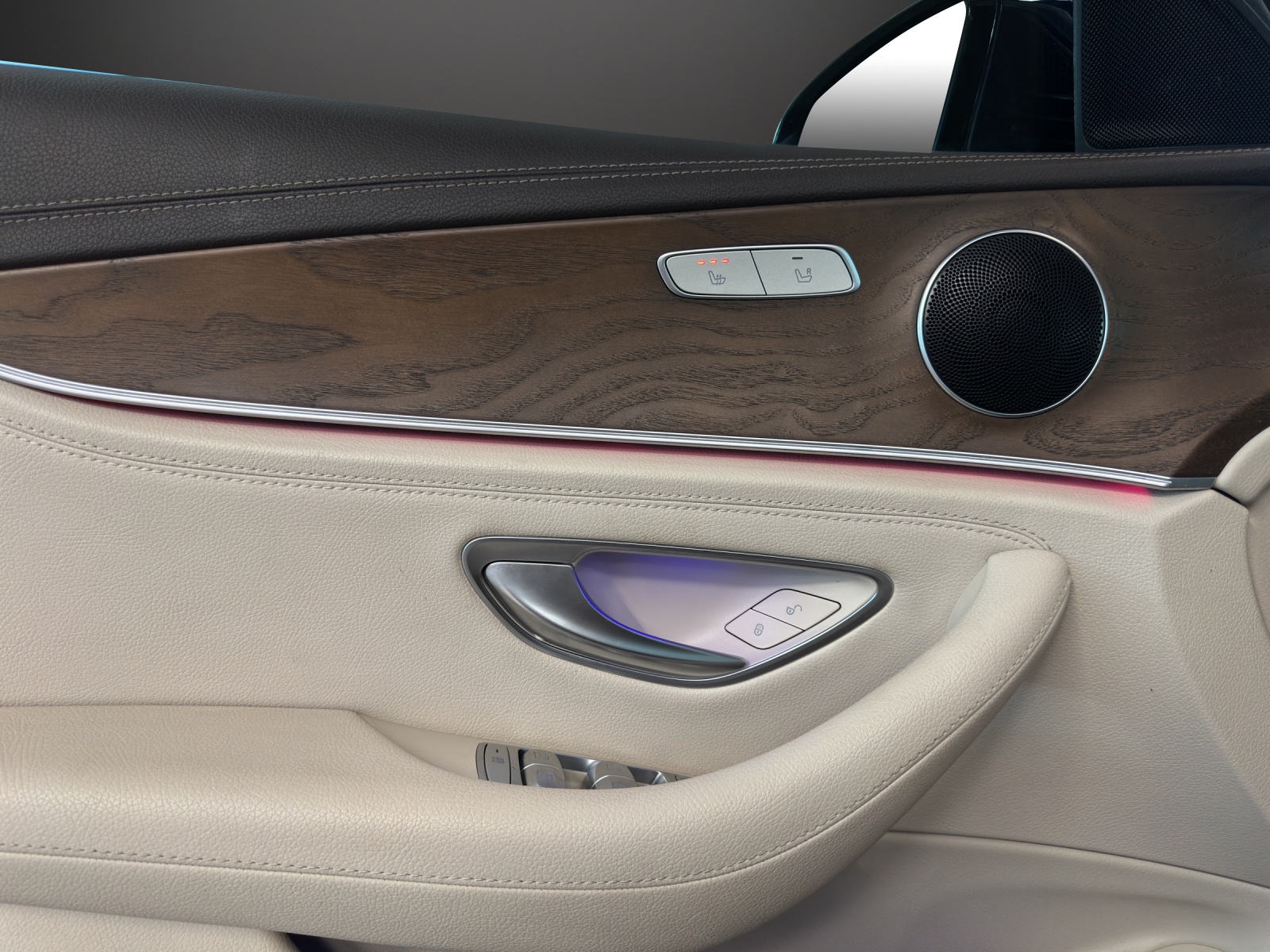 MERCEDES-BENZ E 350 d Exclusive 4Matic-image-12
