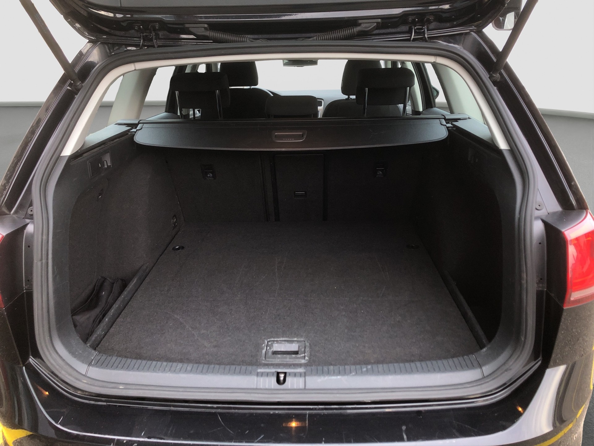 VW Golf Variant 2.0 TDI Highline DSG-image-14