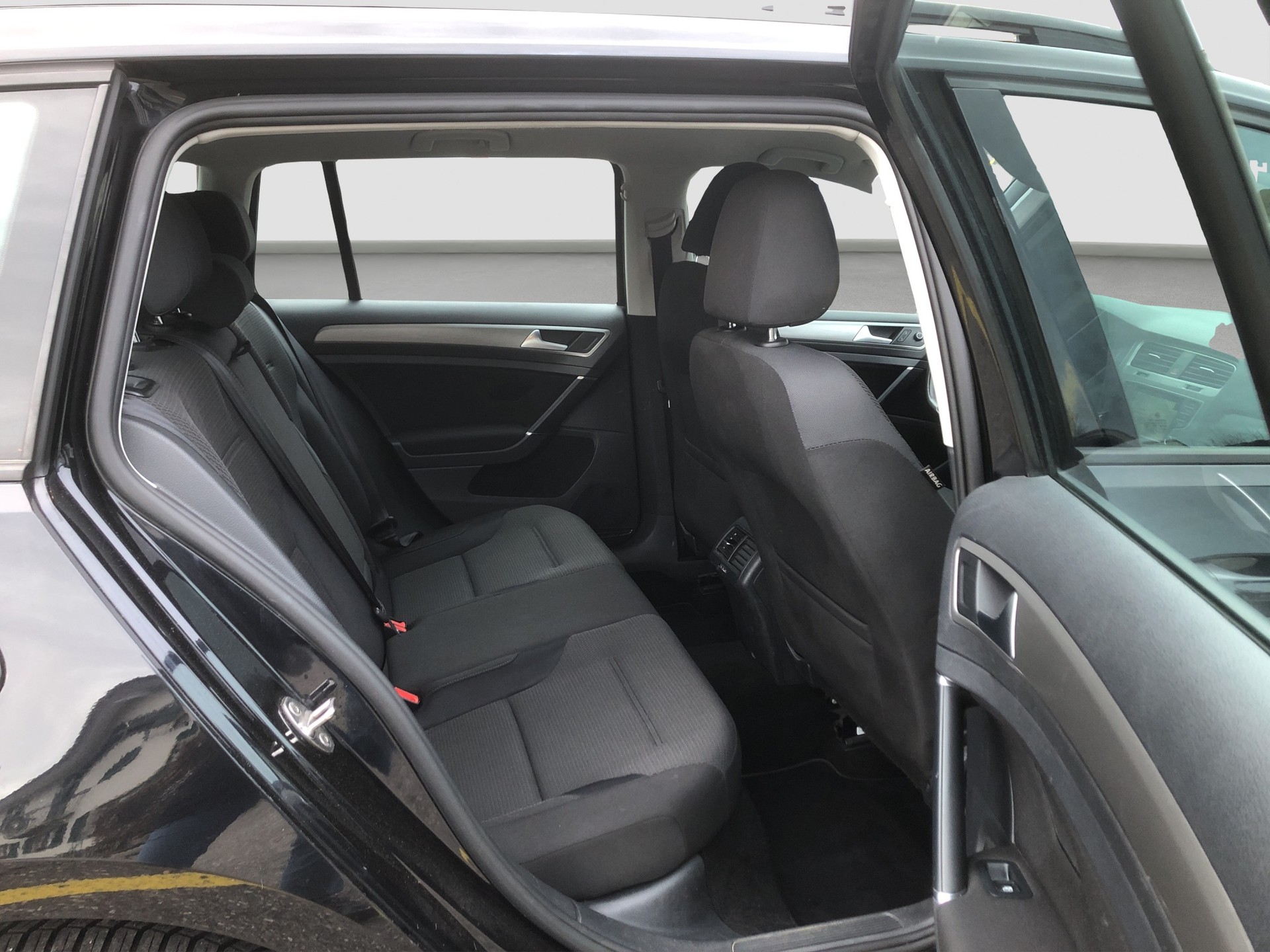VW Golf Variant 2.0 TDI Highline DSG-image-13