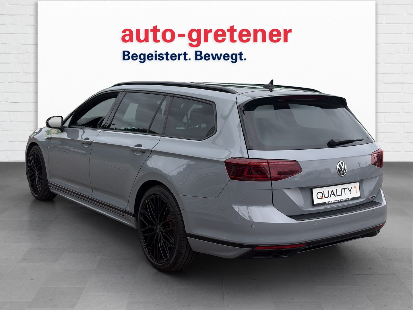 VW Passat Variant 2.0 TSI R-Line Design DSG 4m-image-1