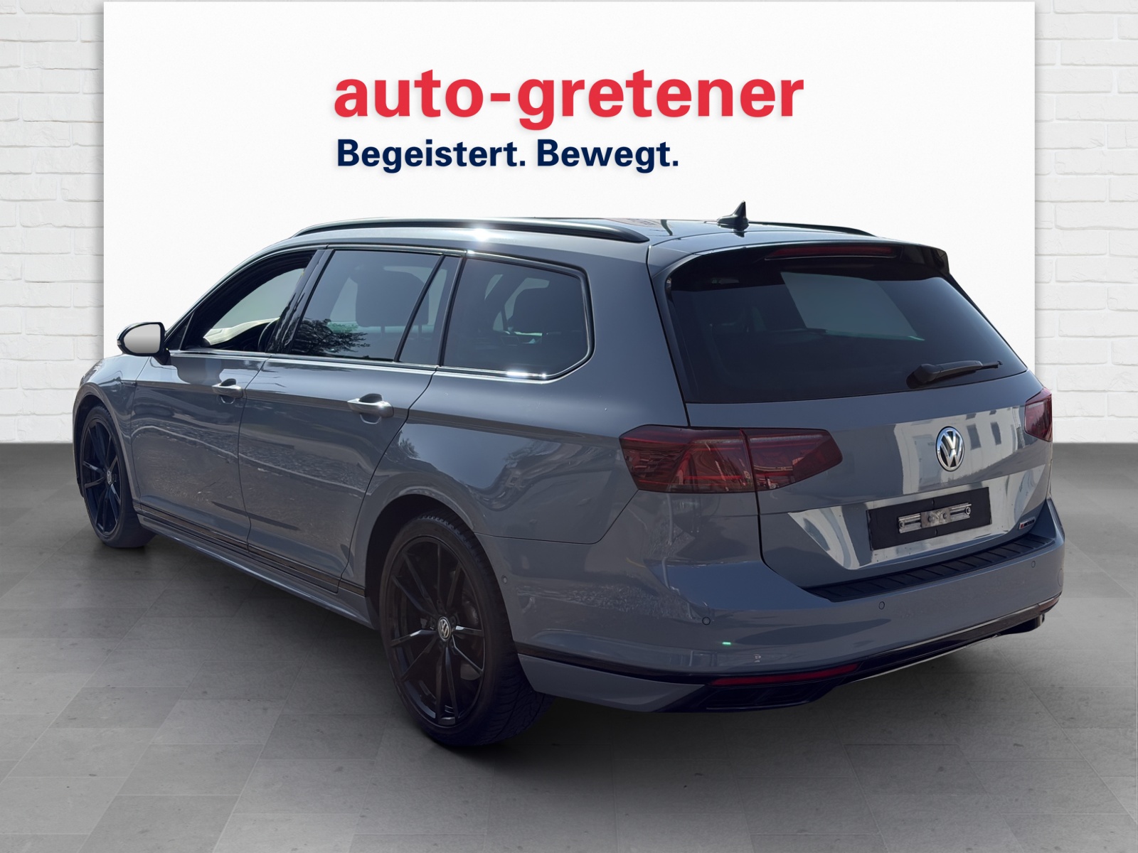 VW Passat Variant 2.0 TSI R-Line Design DSG 4m-image-1