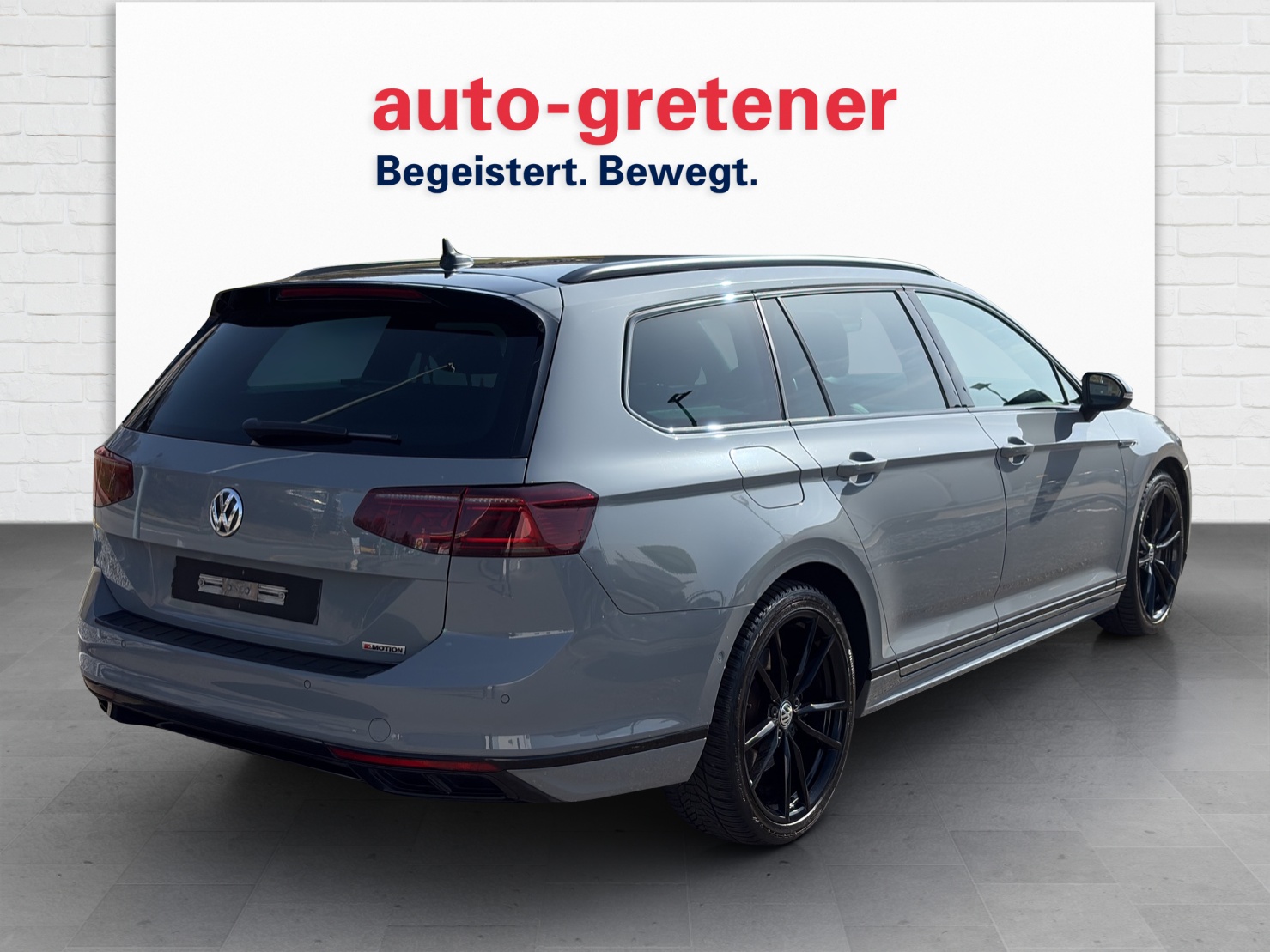 VW Passat Variant 2.0 TSI R-Line Design DSG 4m-image-2